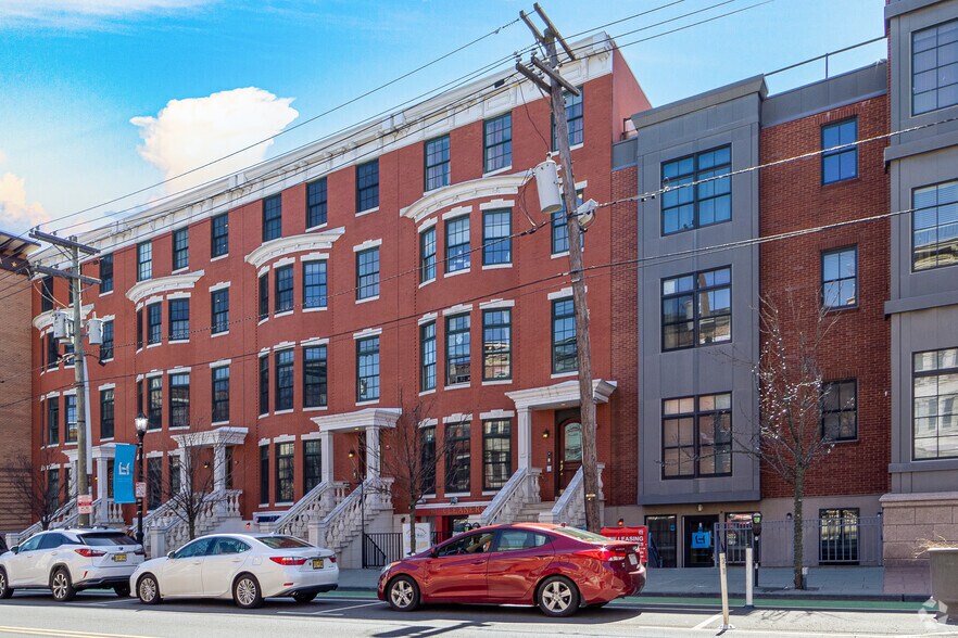 299-307 Grand St, Jersey City, NJ for lease - Building Photo - Image 2 of 11