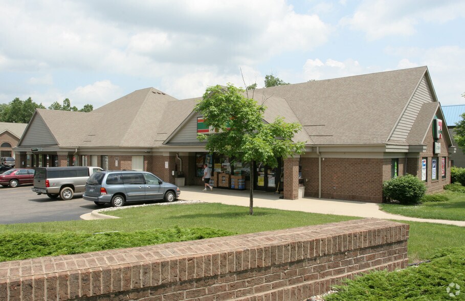 740 W Lake Lansing Rd, East Lansing, MI à louer - Photo du bâtiment - Image 2 de 4