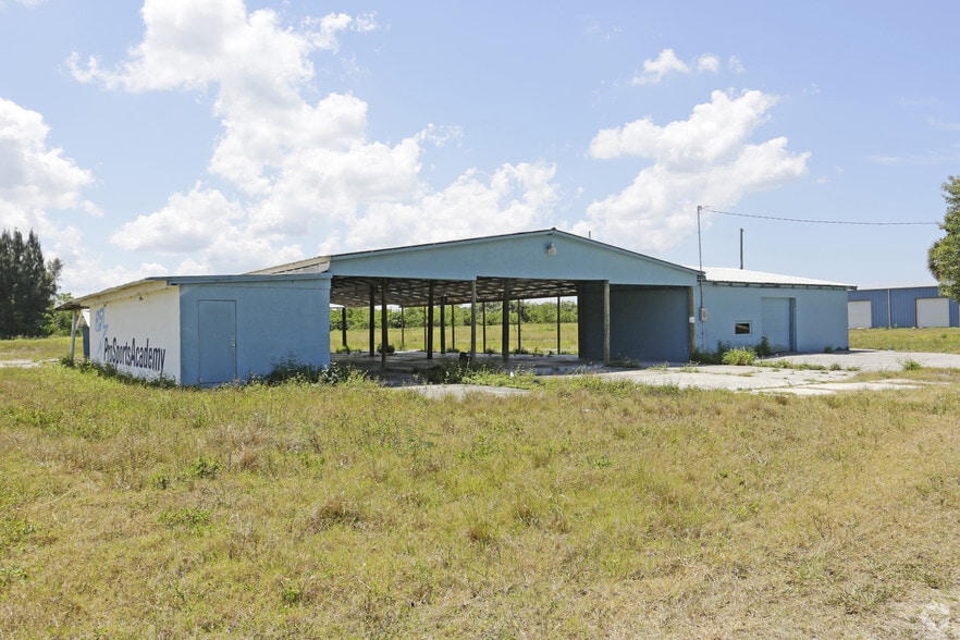 2551 Taylor Rd, Punta Gorda, FL for sale - Building Photo - Image 2 of 6