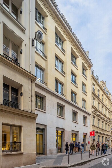 20 Rue De La Victoire, Paris à louer - Photo du bâtiment - Image 2 de 32