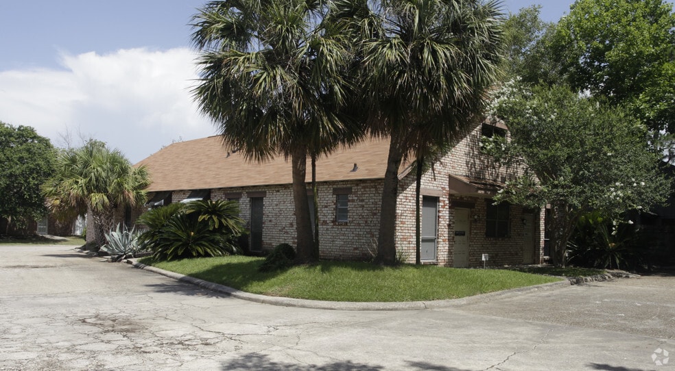 625 Colonial Dr, Baton Rouge, LA for lease - Building Photo - Image 2 of 2