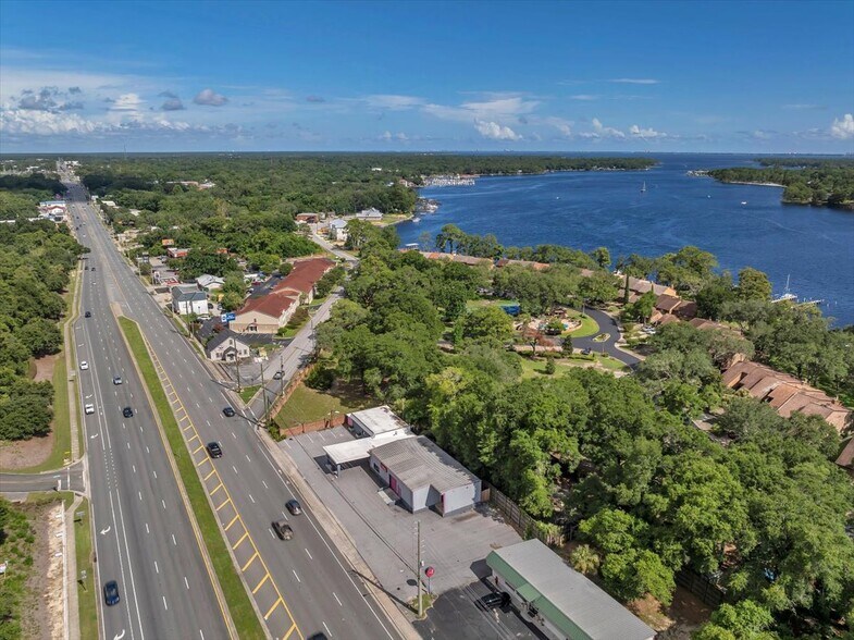 95 John Sims Pky E, Niceville, FL à vendre - Photo principale - Image 1 de 18