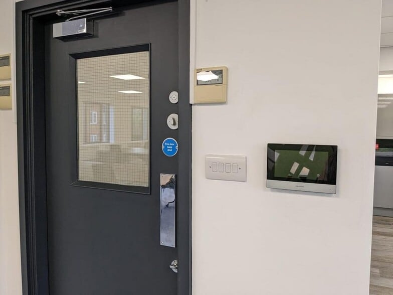 1 Portsmouth Rd, Guildford for lease - Building Photo - Image 3 of 4