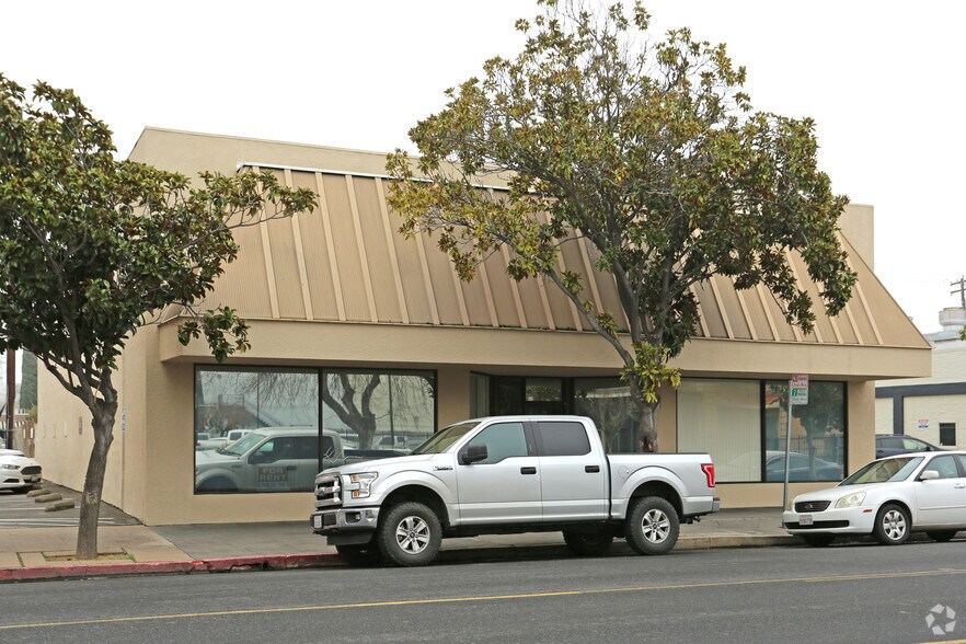 920 12th St, Modesto, CA à louer - Photo du bâtiment - Image 3 de 3