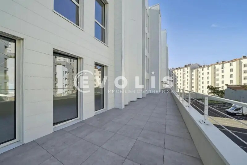 Office in Lyon for lease - Building Photo - Image 1 of 9
