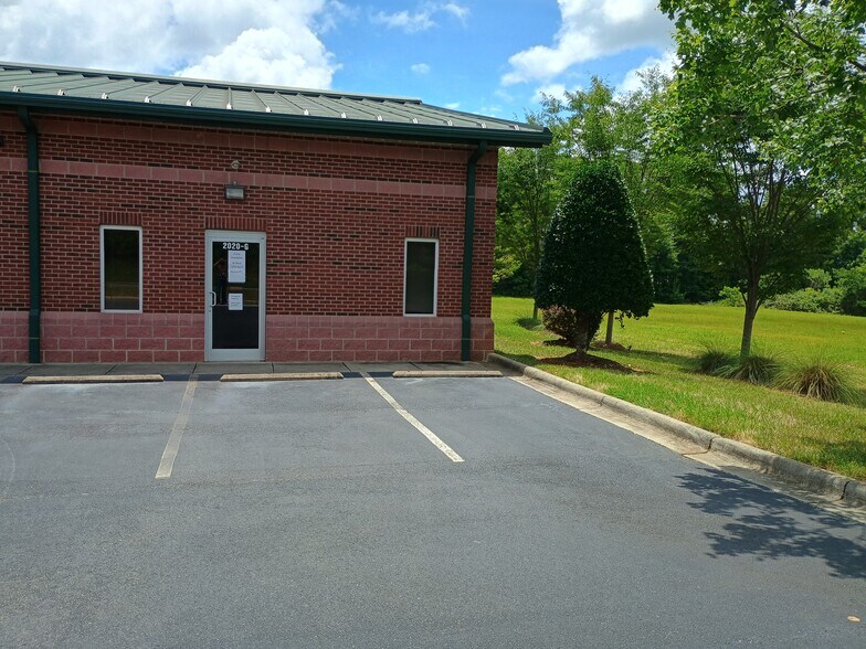 2020 Independence Commerce Dr, Matthews, NC for lease - Building Photo - Image 2 of 12