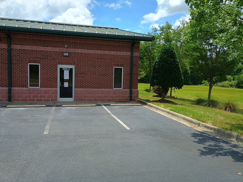 2020 Independence Commerce Dr, Matthews, NC à louer - Photo du bâtiment - Image 2 de 12
