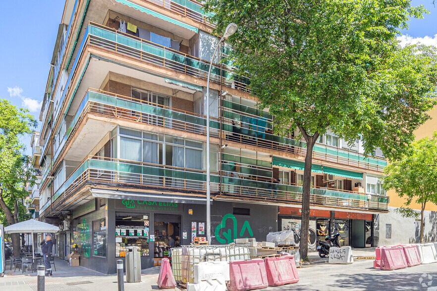 Calle de Esteban Collantes, 12, Madrid, Madrid for sale - Building Photo - Image 2 of 4