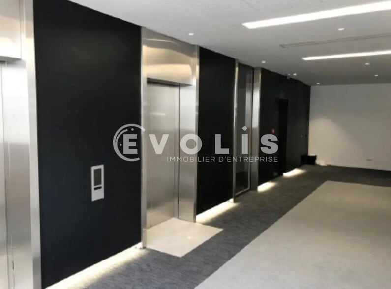 2 Avenue De La Gare, Montigny-le-Bretonneux for lease - Building Photo - Image 2 of 12