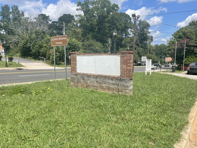 3021 Memorial Dr SE, Atlanta, GA à vendre - Photo du bâtiment - Image 3 de 10