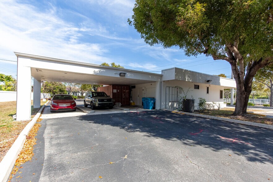 2419 S Seacrest Blvd, Boynton Beach, FL à vendre - Photo du bâtiment - Image 3 de 18