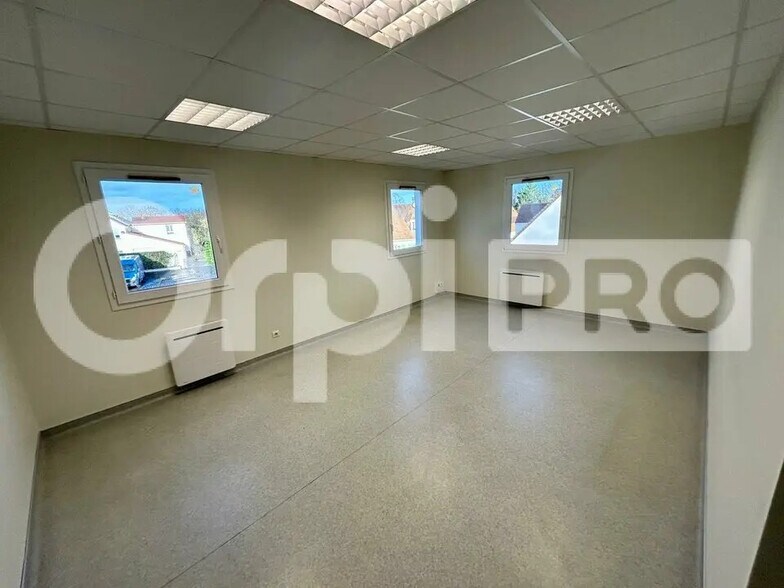 Office in Gometz-le-Châtel for lease - Interior Photo - Image 1 of 4