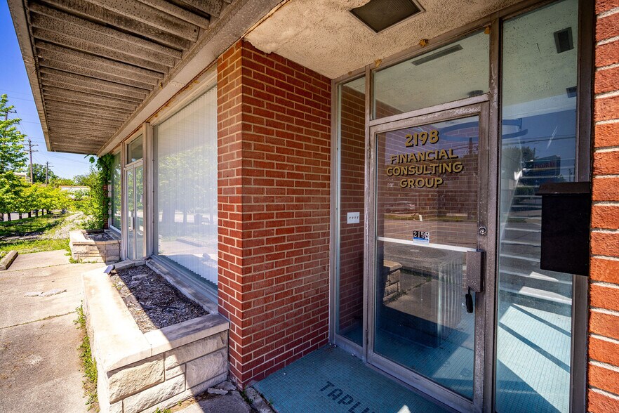 2198 Losantiville Ave, Cincinnati, OH à louer - Photo du bâtiment - Image 3 de 28