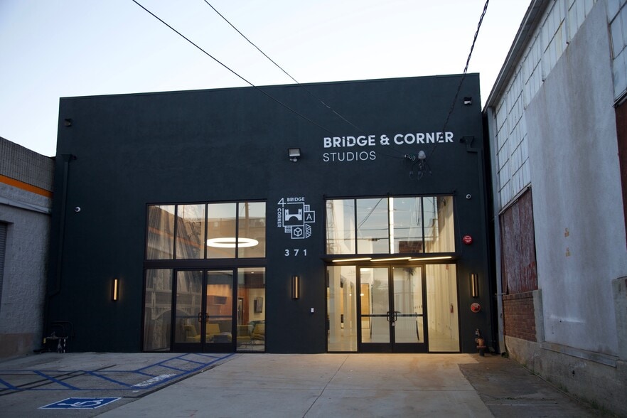 371 S Anderson St, Los Angeles, CA for lease - Building Photo - Image 1 of 22