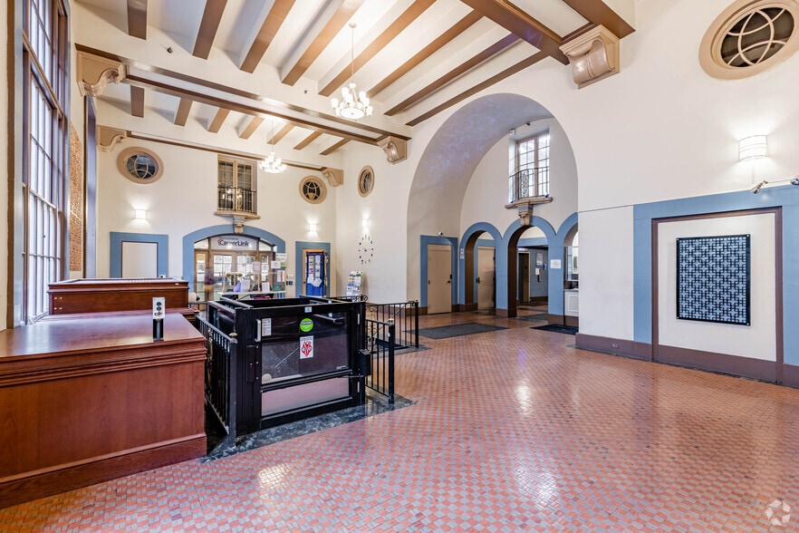 304 Wood St, Pittsburgh, PA for lease - Lobby - Image 3 of 12