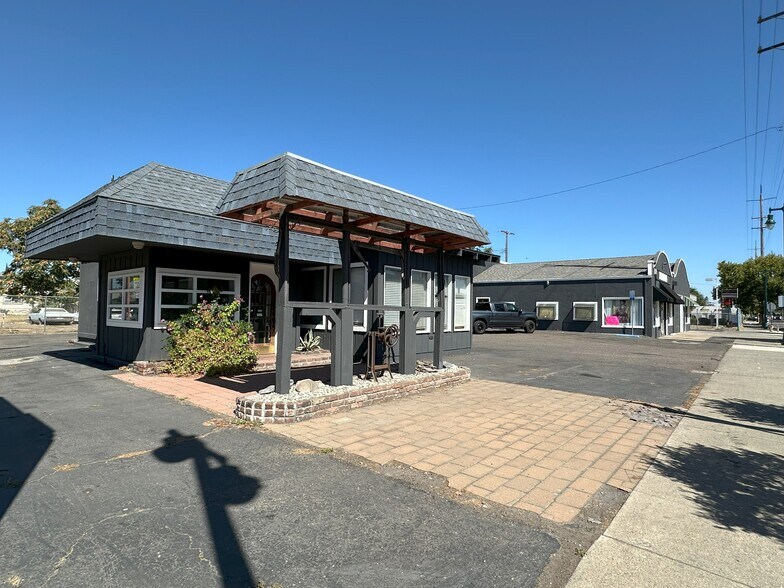 1 N Cherokee Ln & 543 E Pine St, Lodi, CA à vendre - Photo du bâtiment - Image 3 de 7