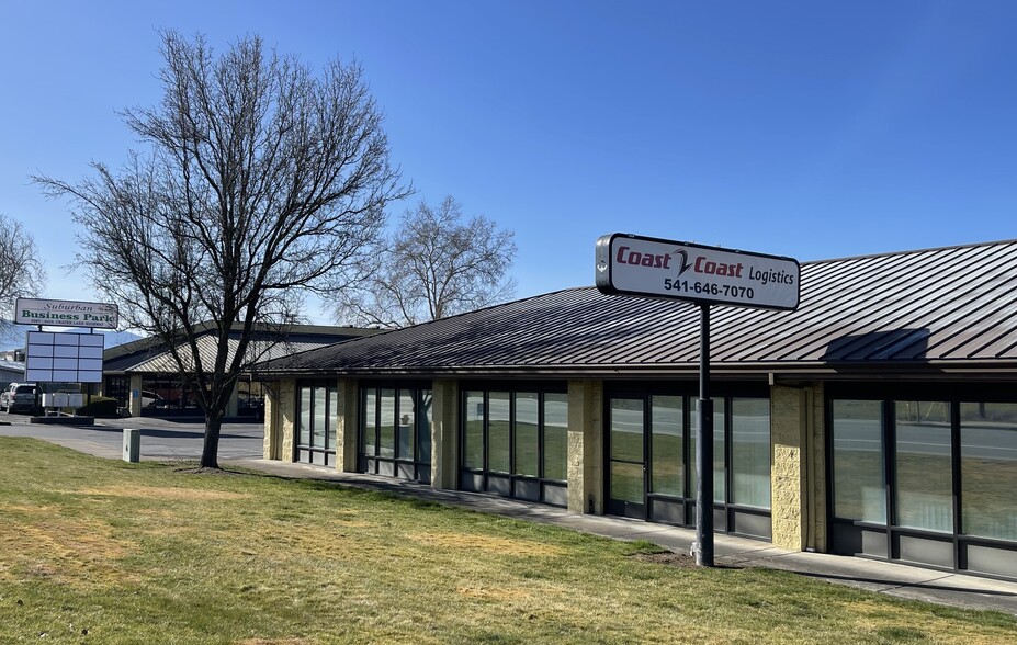 4001 Crater Lake Hwy, Medford, OR for sale - Building Photo - Image 1 of 1