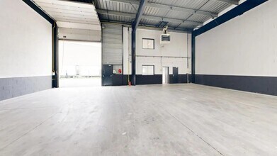 124 Rue Salvador Allendé, Bezons for lease Interior Photo- Image 1 of 4