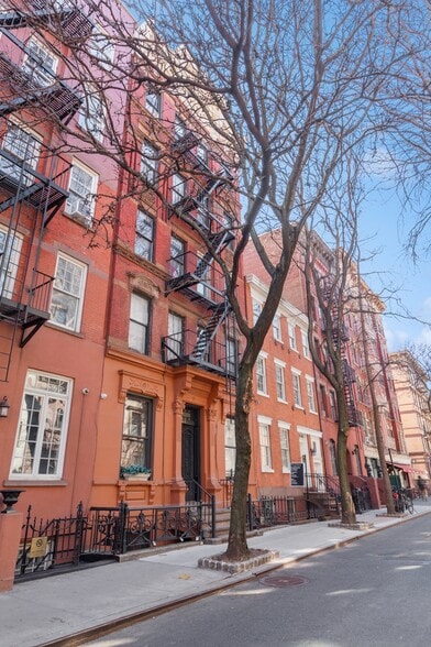 44 Perry St, New York, NY for sale - Building Photo - Image 3 of 5