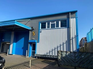 Plus de détails pour 60 Cox Ln, Chessington - Industriel à louer