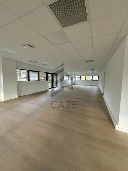 Office in Mérignac for lease - Interior Photo - Image 1 of 4