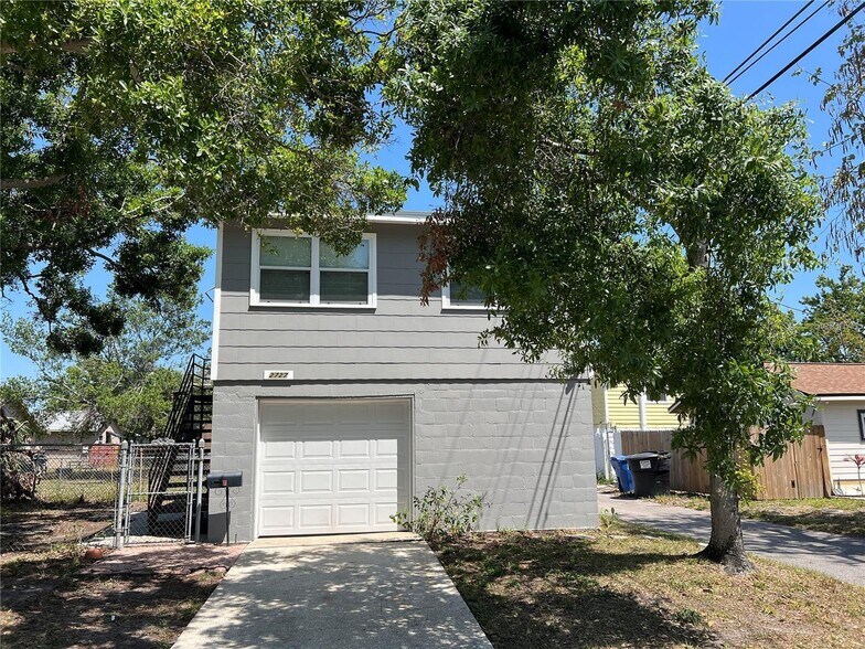 1668 28th Ave N, Saint Petersburg, FL à vendre - Photo du bâtiment - Image 2 de 27