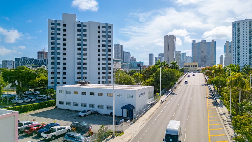 529 W Flagler St, Miami, FL à louer - Photo du bâtiment - Image 2 de 10