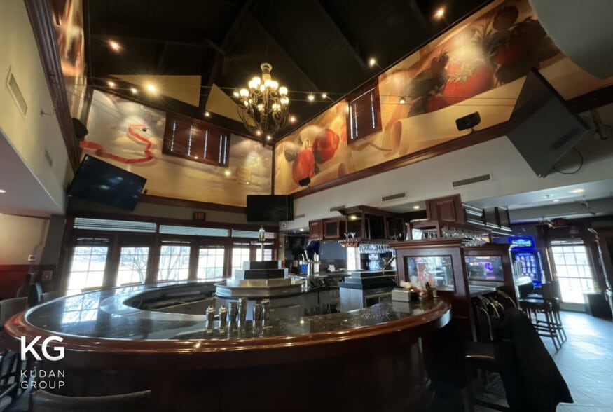 4868 IL Route 83, Long Grove, IL for sale - Interior Photo - Image 2 of 4