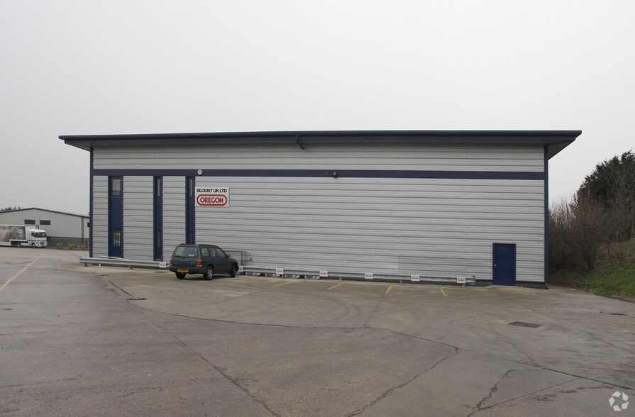 Northway Ln, Tewkesbury à louer - Photo du bâtiment - Image 3 de 3