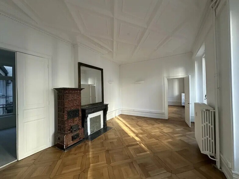 Office in Strasbourg for lease - Interior Photo - Image 1 of 8