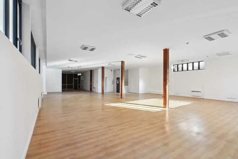 Office in Montreuil for lease - Interior Photo - Image 2 of 9