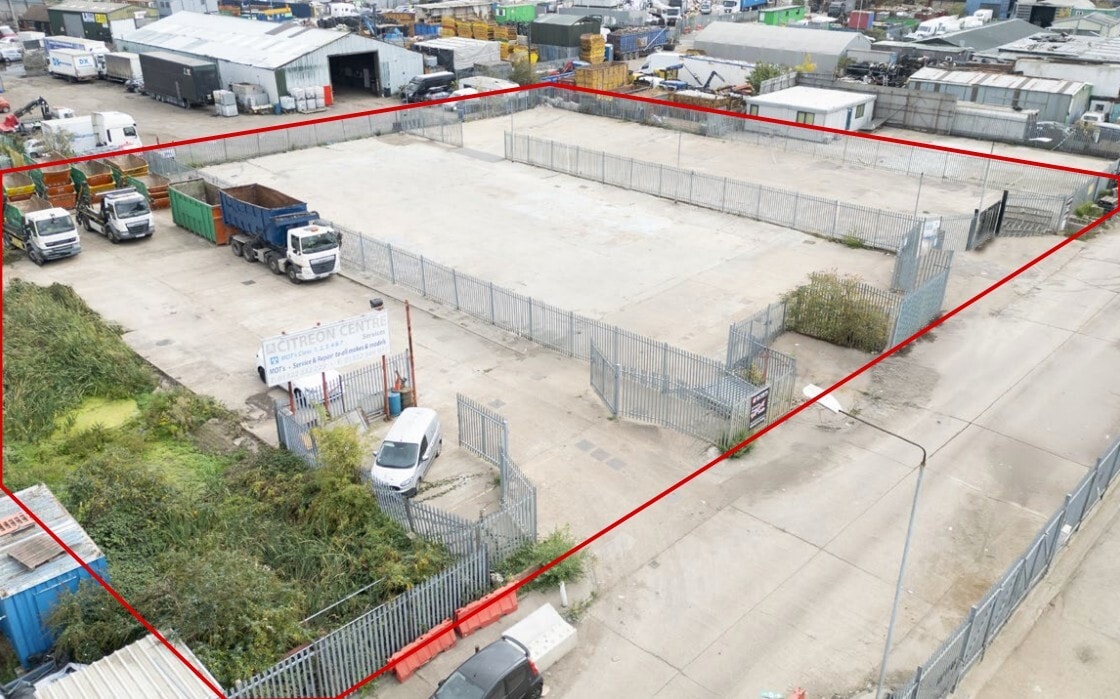 14-16 Maypole Crescent, Darenth Industrial Park, Erith for lease Primary Photo- Image 1 of 2