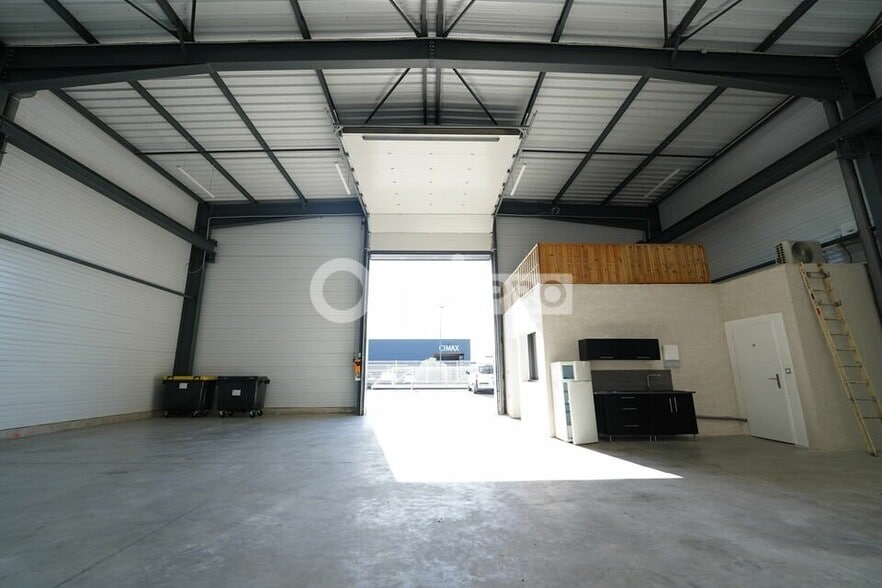 147 Rue De L'Aeropostale, Colombier-Saugnieu à louer - Photo intérieure - Image 2 de 9