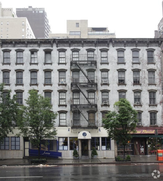 946-948 1st Ave, New York, NY à louer - Photo du bâtiment - Image 2 de 9
