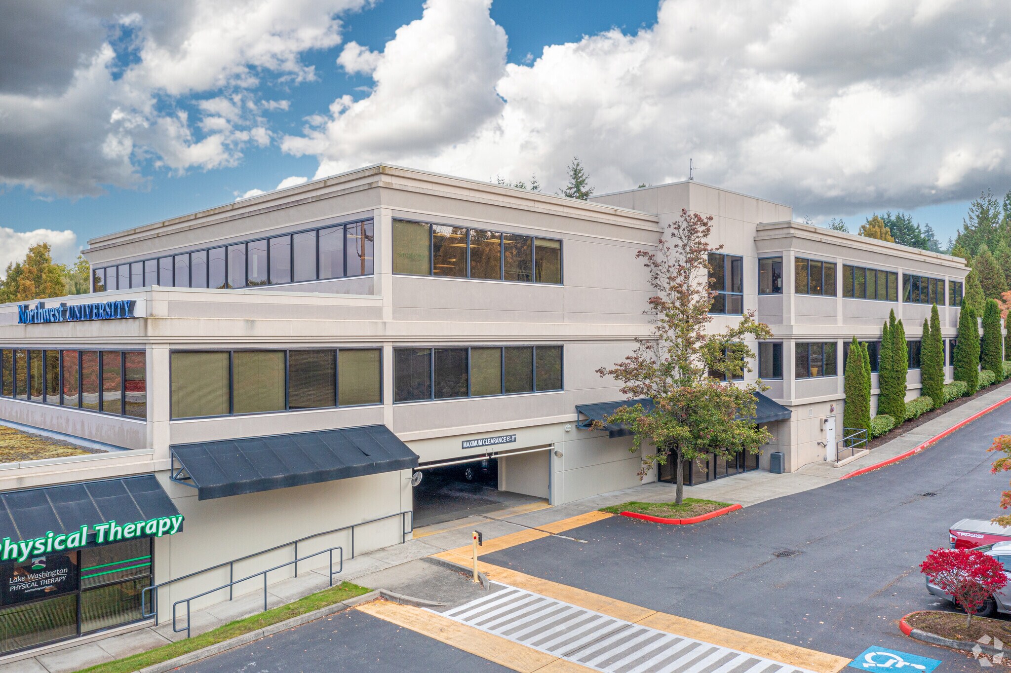 6710 108th Ave NE, Kirkland, WA for sale Primary Photo- Image 1 of 4