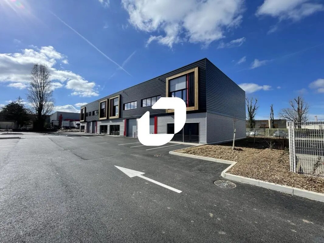 Flex in Saint-Quentin-Fallavier for lease Building Photo- Image 1 of 15