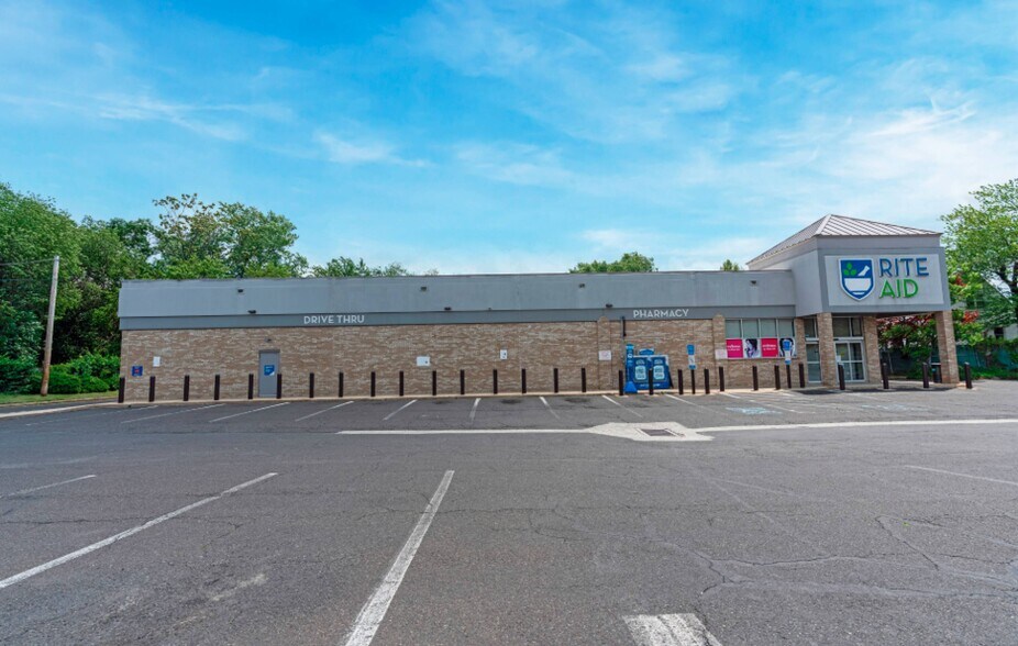 2503 Welsh Rd, Philadelphia, PA à louer - Photo du bâtiment - Image 2 de 5