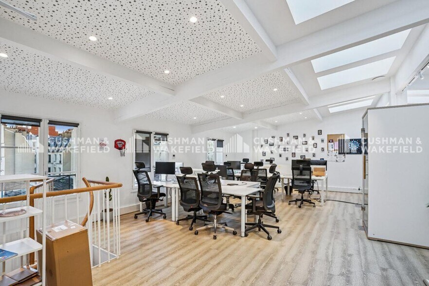 50 Rue De Paradis, Paris for lease - Building Photo - Image 2 of 18