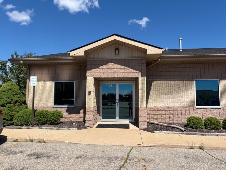 4705 Clyde Park Ave SW, Grand Rapids, MI for sale - Building Photo - Image 2 of 16