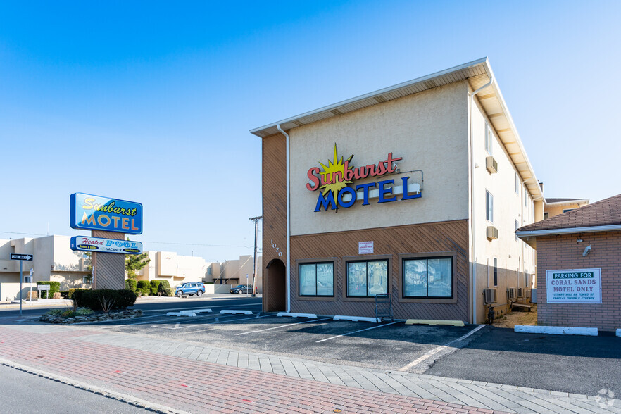 Sunburst Motel I & II portefeuille de 2 propriétés à vendre sur LoopNet.ca - Photo du b timent - Image 3 de 10