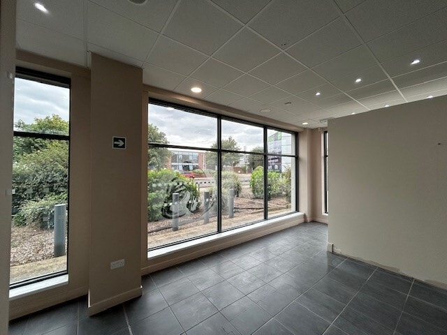 240-242 Lincoln Rd, Enfield for lease - Building Photo - Image 3 of 7