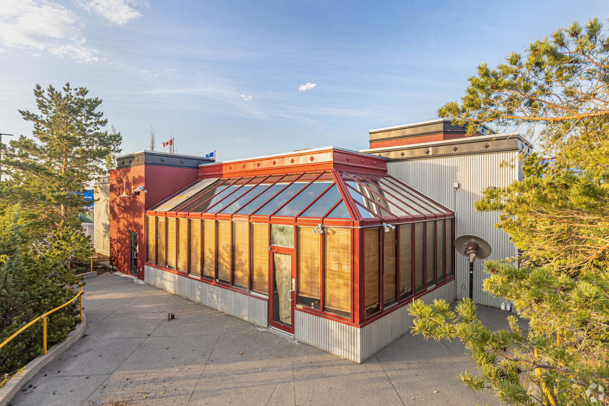 4970 137 Av NW, Edmonton, AB à vendre Photo du bâtiment- Image 1 de 1