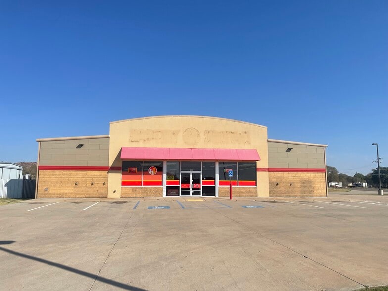 101 E 1st St, Granite, OK for lease - Building Photo - Image 1 of 4