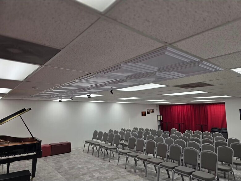 16615 Redmond Way, Redmond, WA à louer - Plan d’étage - Image 3 de 9