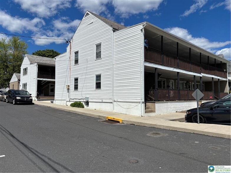 435 W Main St, Pen Argyl, PA à vendre - Photo du bâtiment - Image 3 de 23