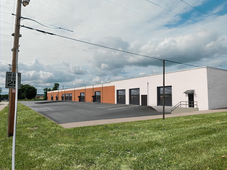 3000 Atlantic Blvd NE, Canton, OH à louer - Photo du bâtiment - Image 1 de 5