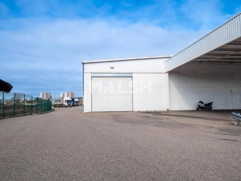 Flex in Vénissieux for lease - Building Photo - Image 3 of 5
