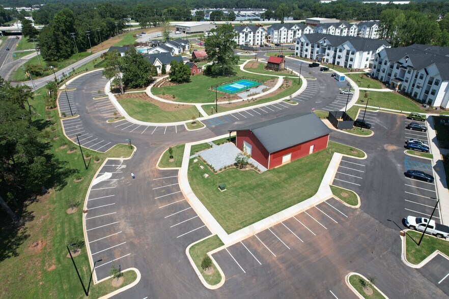 671 Corn Husk cir, Wellford, SC à louer - Photo du bâtiment - Image 2 de 3