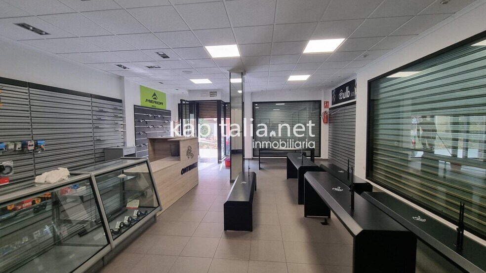 Retail in Ontinyent, Valencia for lease - Building Photo - Image 1 of 4