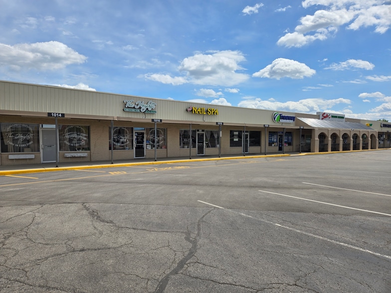 1000- 1044 E Main St. Brownsburg, In portfolio of 3 properties for sale on LoopNet.ca - Building Photo - Image 2 of 6